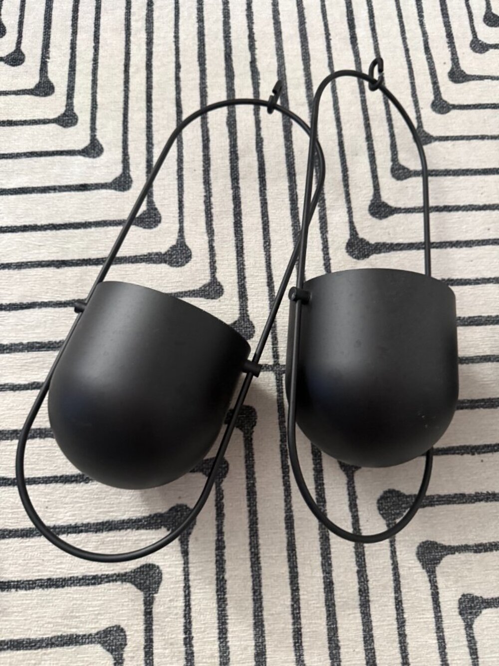 Ikea Set of 3 CHILISTRÅN Hanging planter, indoor/outdoor black, 4 ¾ " - Picture 4 of 7